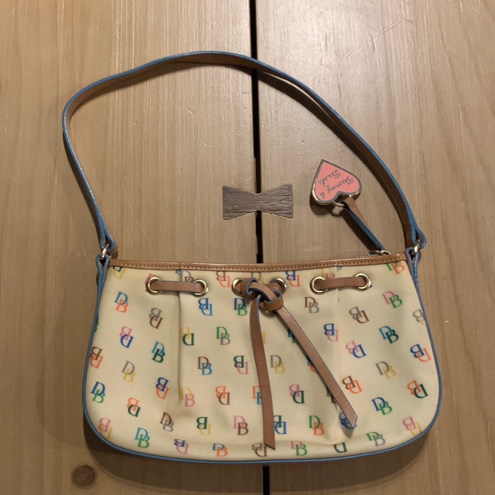 Dooney and bourke clutch